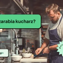 Kucharz w fartuchu przygotowuje jedzenie w kuchni. Na ekranie pytanie: "Ile zarabia kucharz?".