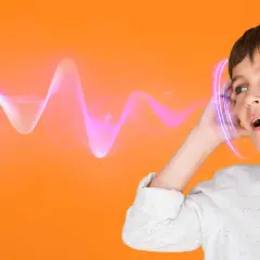 Chłopiec z otwartymi ustami słucha fali dźwiękowej, która symbolizuje echolalię.