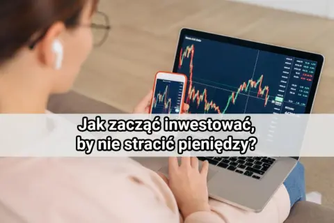 Kobieta analizuje wykresy na laptopie i telefonie, ucząc się, jak zacząć inwestować mądrze.