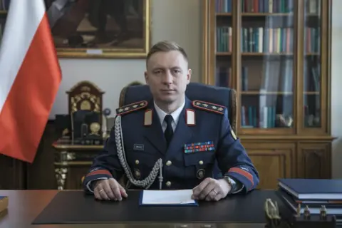 Praca w wojsku po studiach prawniczych - jak zdobyć wymarzoną karierę?