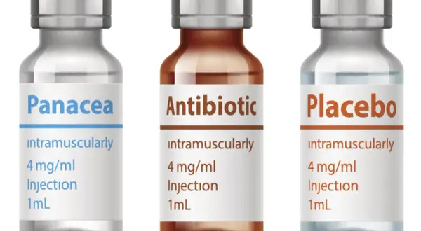 Trzy fiolki: "Panacea", "Antibiotic" i "Placebo". Co to placebo? To substancja bez działania leczniczego, stosowana w badaniach.