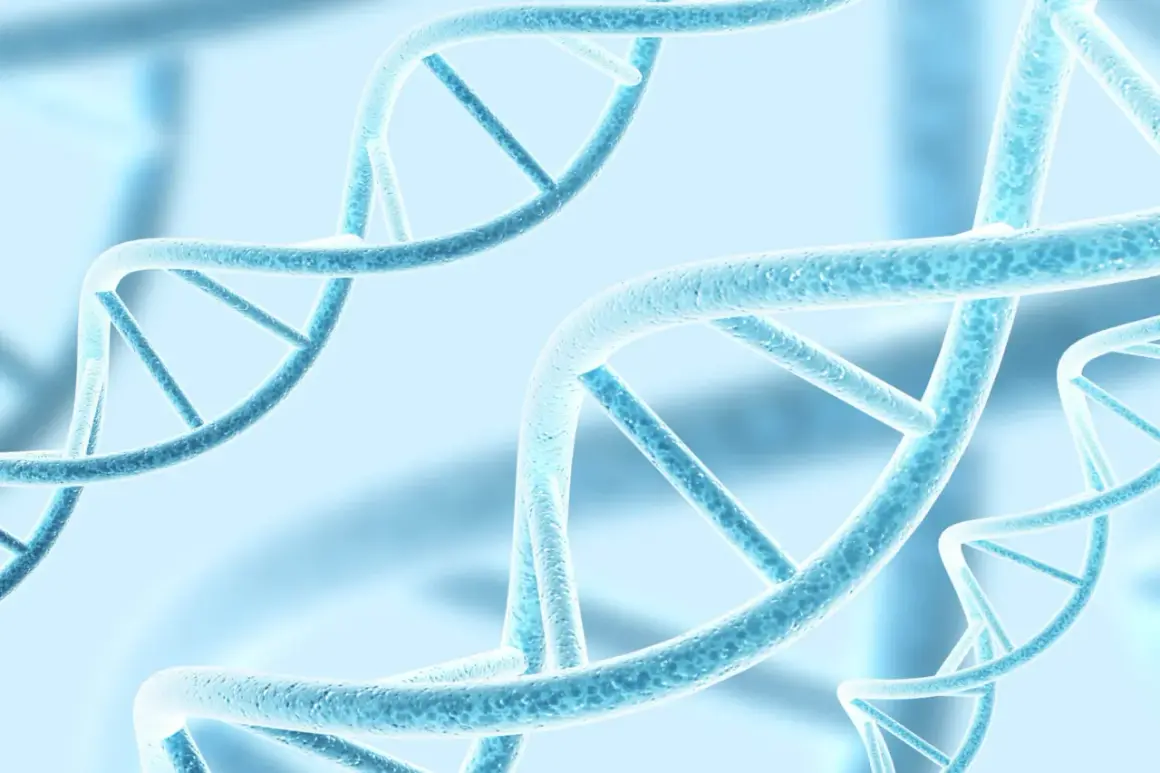 Błękitne, spiralne struktury DNA, symbolizujące polimorfizm i różnorodność genetyczną, unoszą się w eterycznym tle.