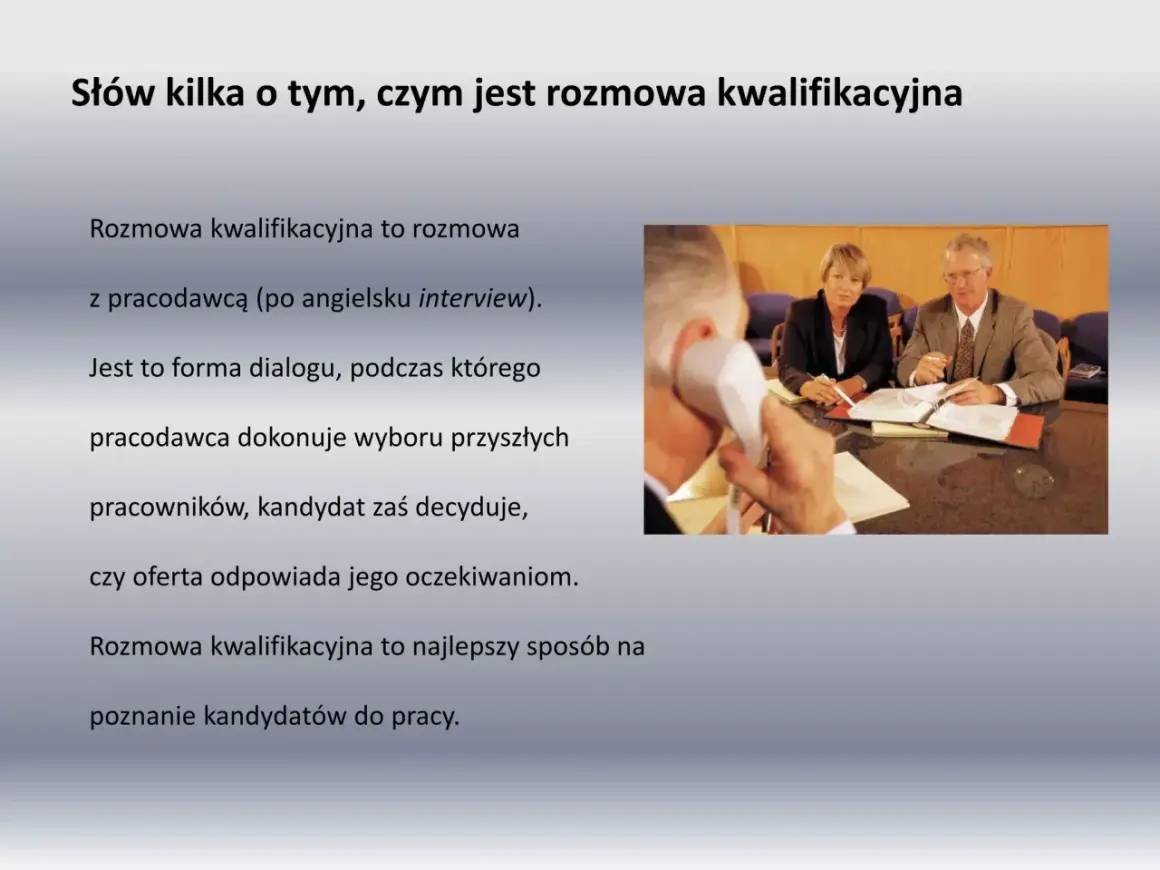 Rozmowa kwalifikacyjna: dialog z pracodawcą, który pomaga wybrać najlepszych kandydatów do pracy.