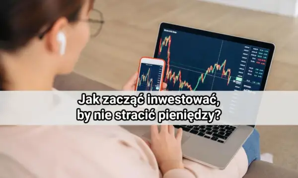 Kobieta analizuje wykresy na laptopie i telefonie, ucząc się, jak zacząć inwestować mądrze.
